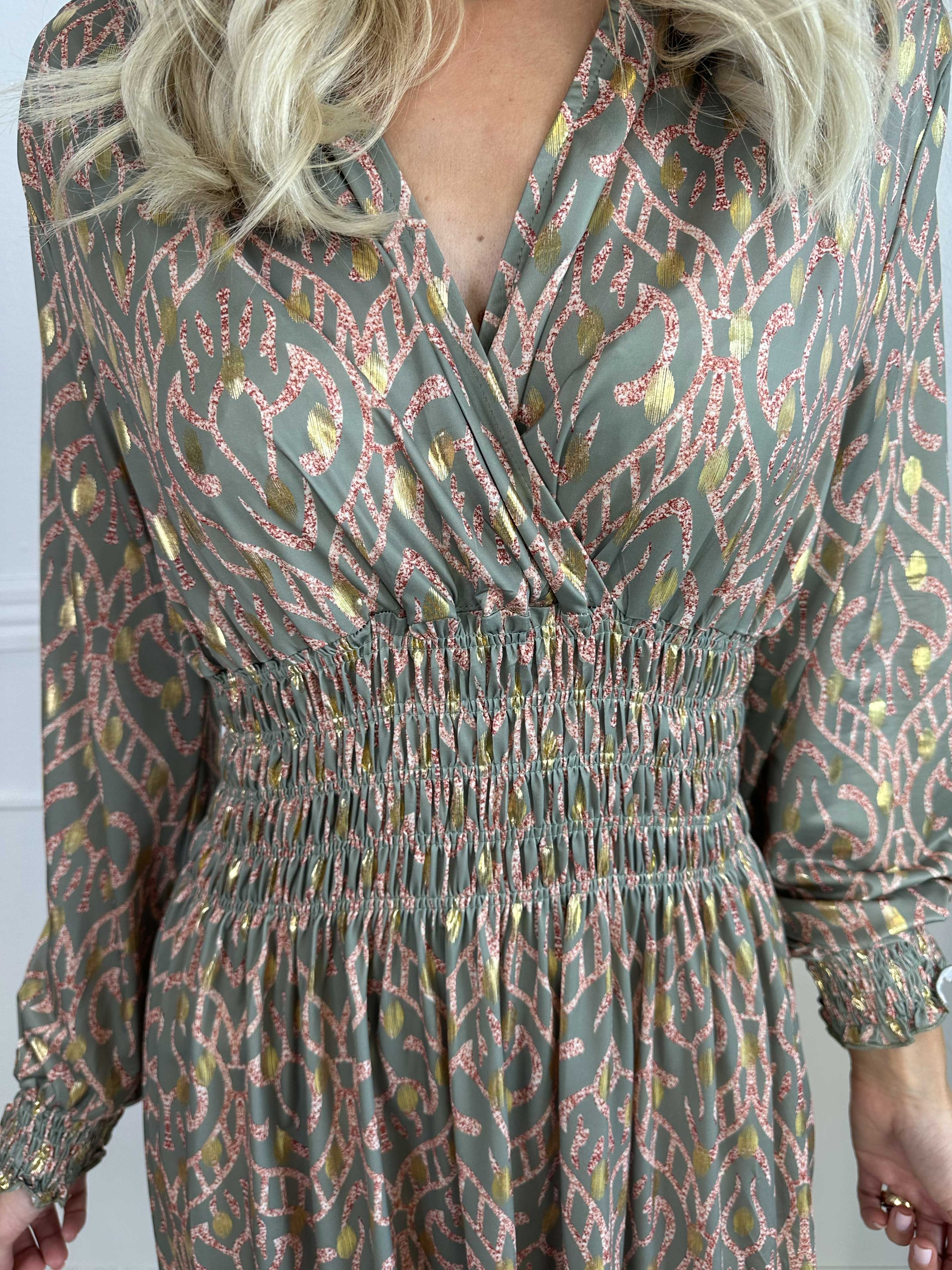 Pams Boho Short L/S - Elastisk mönstrad klänning i skrynkelfritt tyg